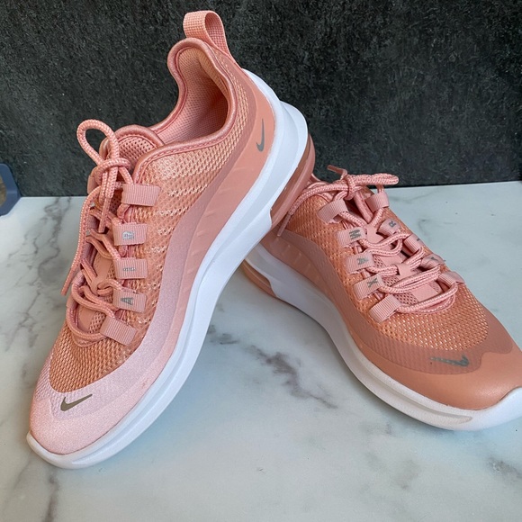 nike air max axis silver